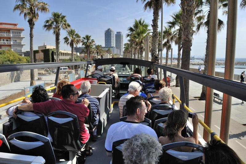 COMBO: Barcelona City Tour Hop On – Hop Off and Eco Catamaran Cruise
