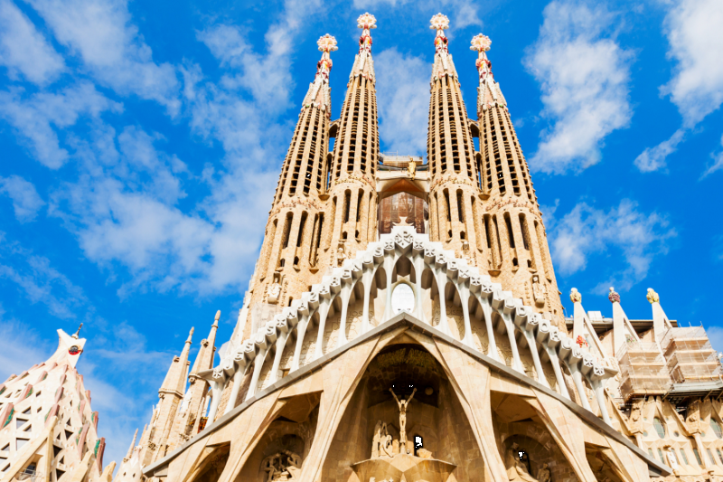 Fast Track Guided Tour Sagrada Familia with Towers