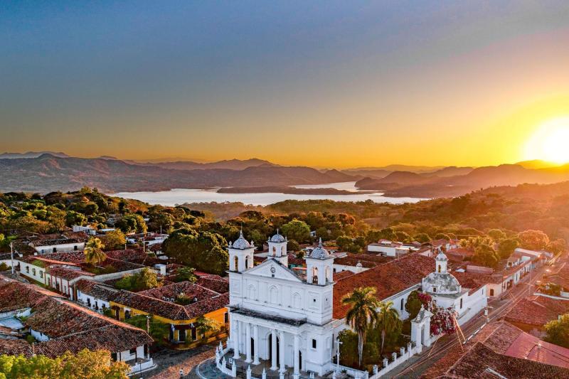 San Salvador: Colonial Magic of Suchitoto