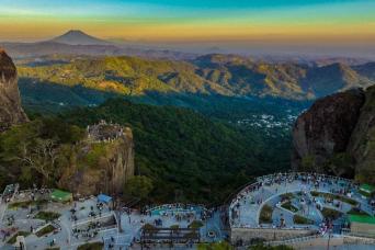Nature Above the Clouds: Discover the Crystal Viewpoint at Puerta del Diablo & Enjoy the Fresh Mount