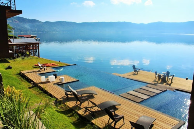 Escape to Paradise: Lake Coatepeque Day Trip with Lunch from San Salvador
