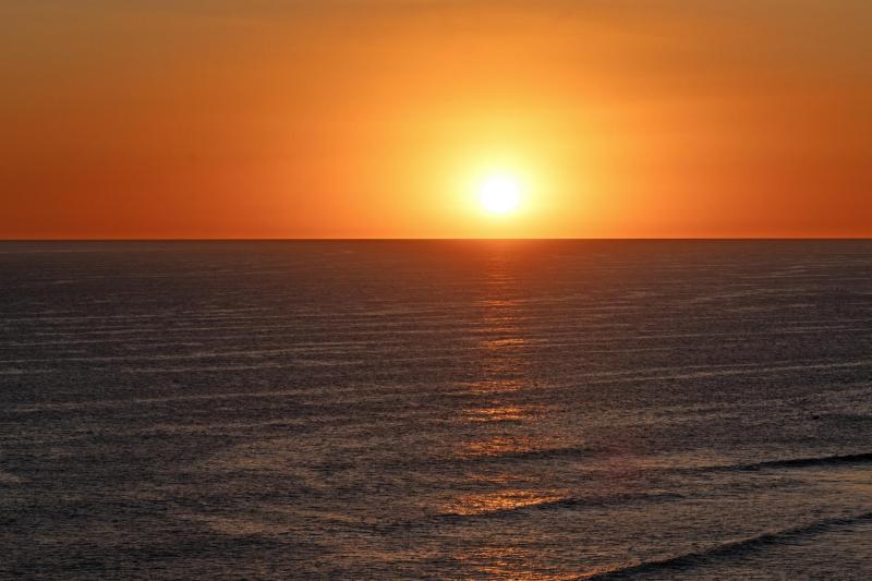 San Salvador: El Zonte Beach Golden Sunset with Surf Lesson & Lunch