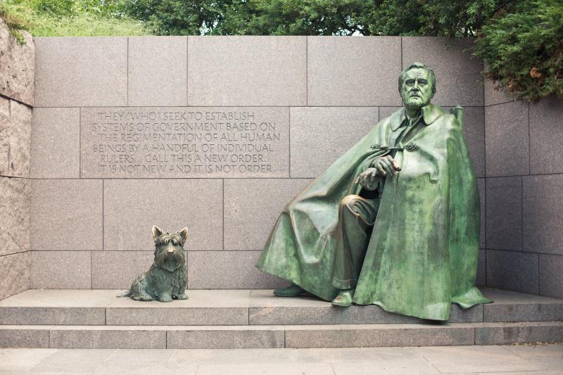 Washington DC: National Mall City Bus Tour with 10 Stops & Seasonal Potomac River Boat Cruise