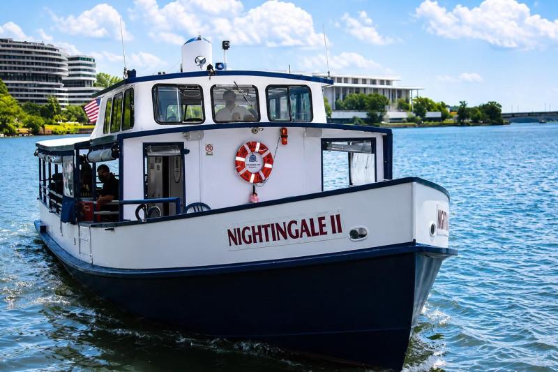 Washington DC: National Mall City Bus Tour with 10 Stops & Seasonal Potomac River Boat Cruise