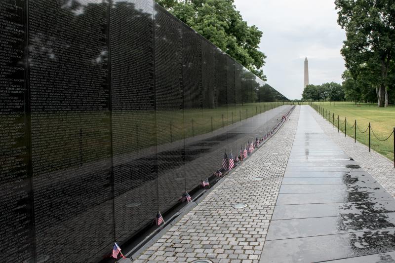 Washington DC: National Mall City Bus Tour with 10 Stops & Seasonal Potomac River Boat Cruise