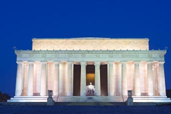 Washington DC: Night Tour of National Mall with Top Monuments & Memorials