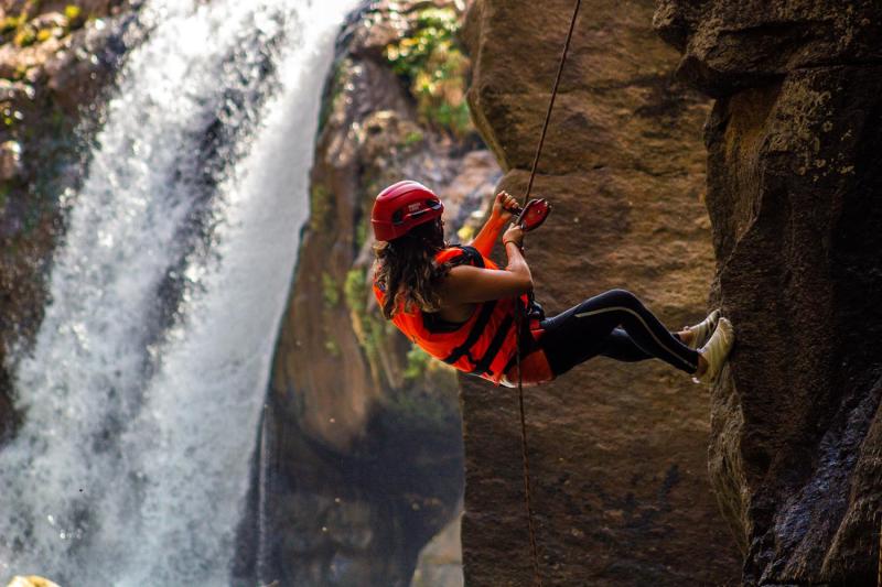 Malacatiupán Extremo: Rapel en Aguas Termales