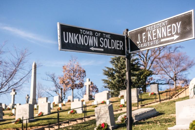 Washington DC: Arlington Cemetery Walking Tour and National Mall Night Tour Combo
