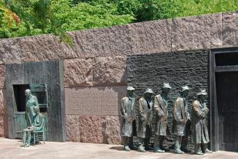 Washington DC: Morning City Bus Tour and Arlington Cemetery Walking Tour Combo