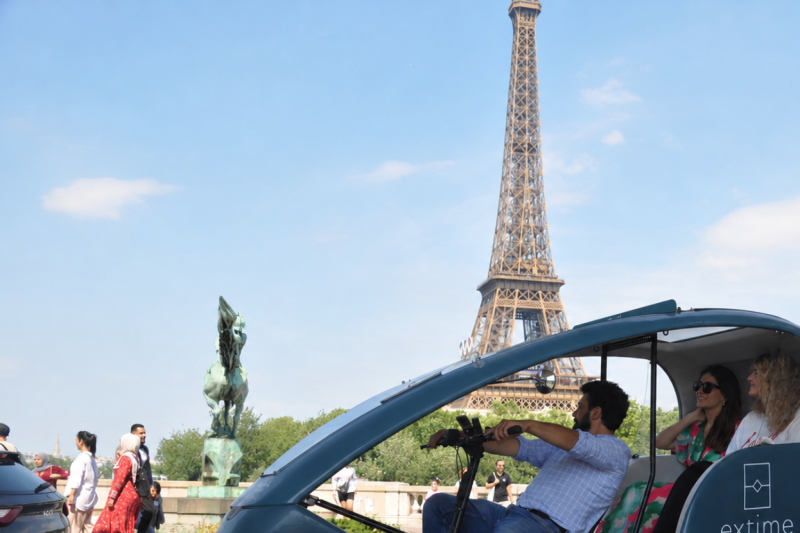 Lunch cruise on the Seine and Eiffel tower 2nd floor (reserved access)