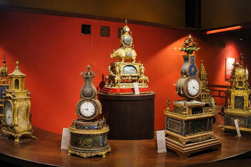 Beijing: Forbidden City with Special Viewing of Treasure Gallery & Badaling Great Wall Full Day Tour
