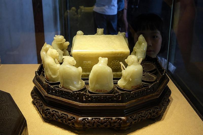 Beijing: Forbidden City with Special Viewing of Treasure Gallery & Badaling Great Wall Full Day Tour