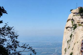 From Xi'an: Huashan Mountain Private Full Day Tour with Lunch