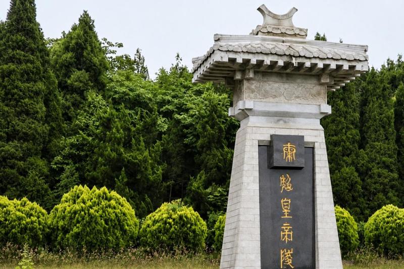 Xi'an: Terra-Cotta Warriors & Horses Private Full Day Tour