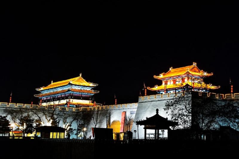 Xi'an: Grand Tang Dynasty Ever-Bright City, Music Fountain & City Wall Night Tour