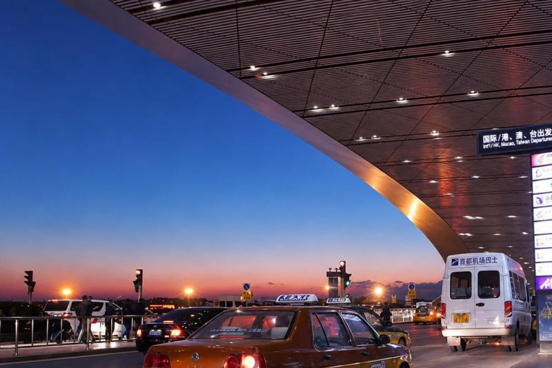 Beijing: One-Way Private Transfer from Hotel to Beijing Capital International Airport (PEK)