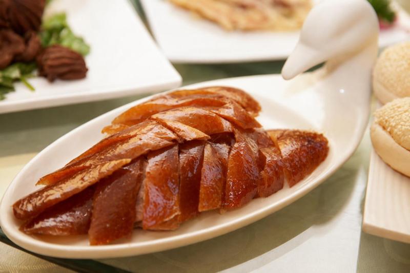 Beijing: Roast Duck Banquet & Acrobatics Show with VIP Seats Evening Tour