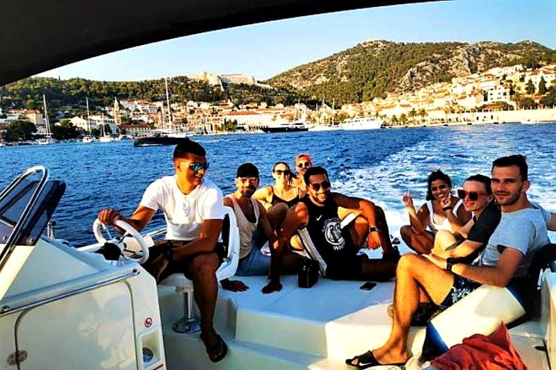 Skipper Ante with the group leaving Hvar