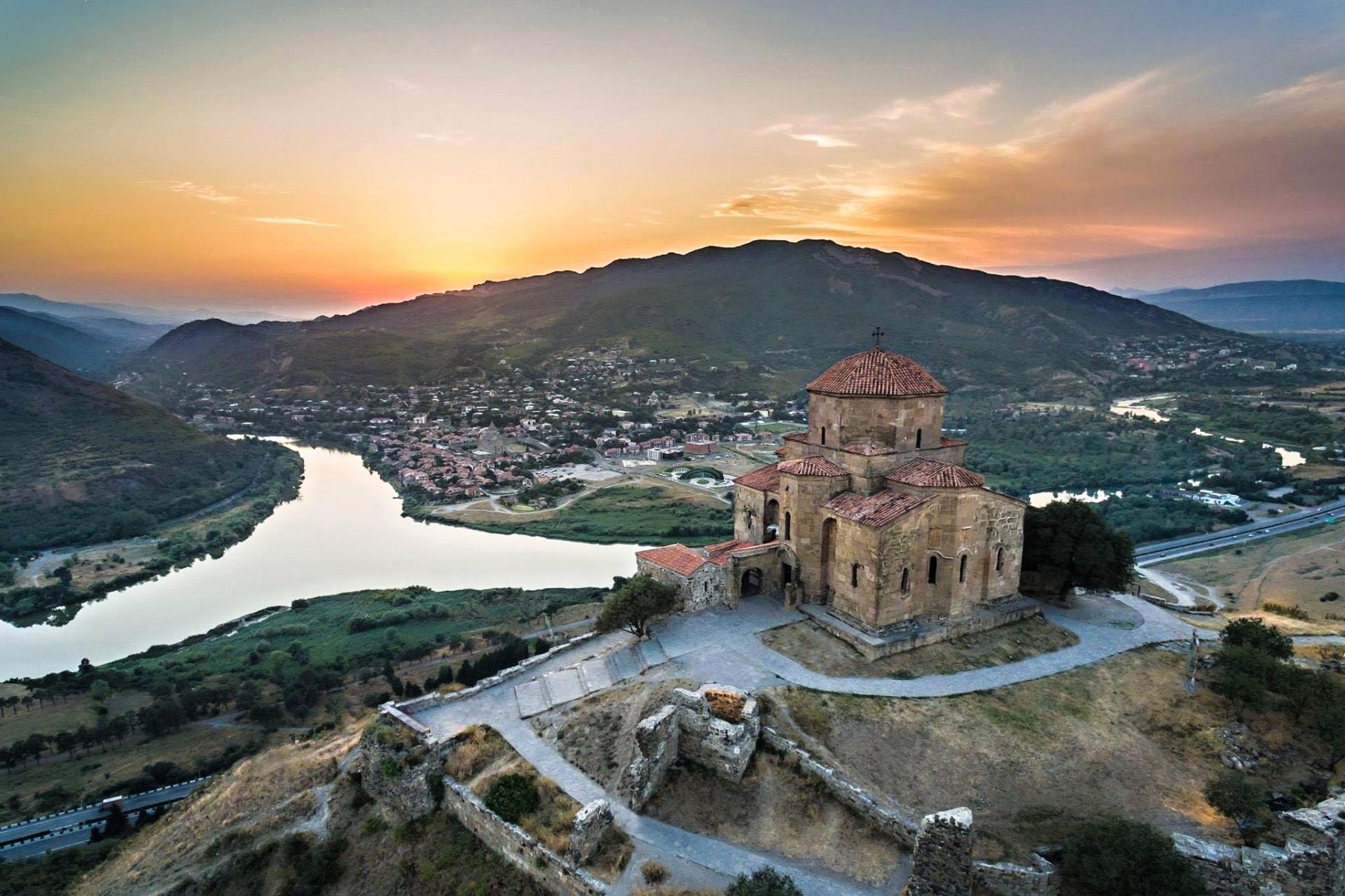 11-Day Azerbaijan and Georgia Tour from Baku: Sheki and Tbilisi