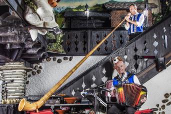 Geneva City Tour & Cooking class with Folkloric d