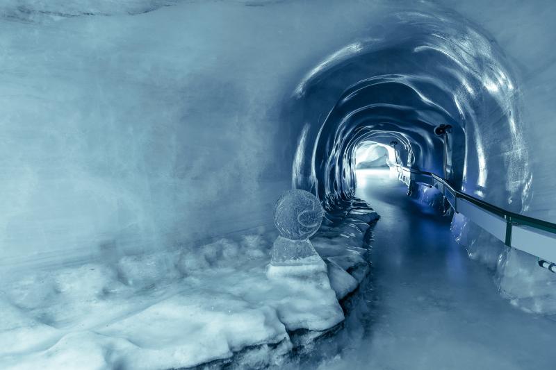 titlis-beginner-ski-day-with-cable-car-snow-expe-9