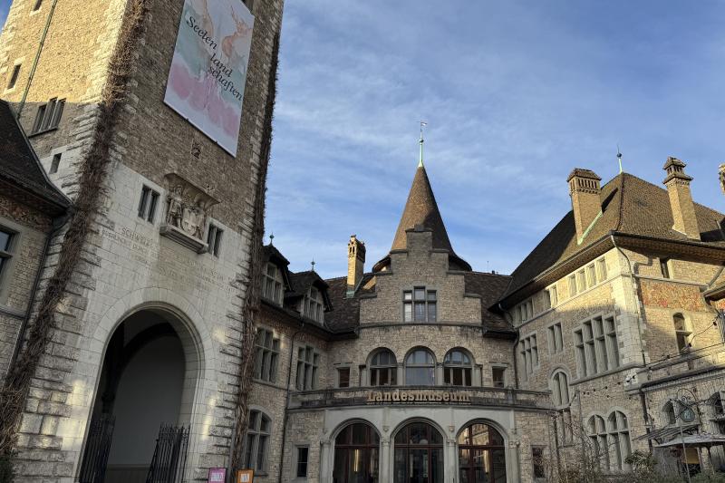 zurich-open-top-sightseeing-tour-and-cruise-8