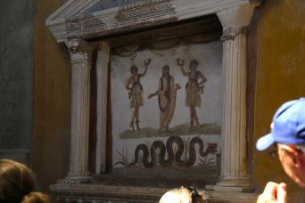 Semi-Private Tour of Pompeii & Mt. Vesuvius with Priority Access from Positano