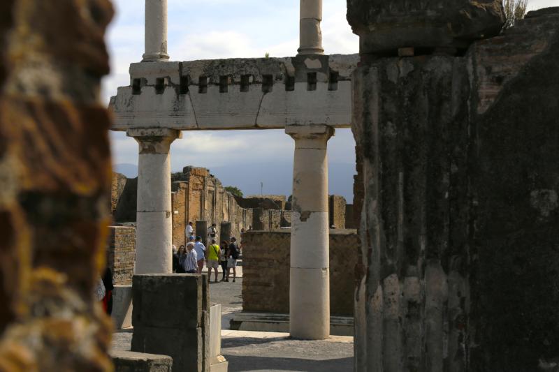 Semi-Private Tour of Pompeii with Priority Access from Naples