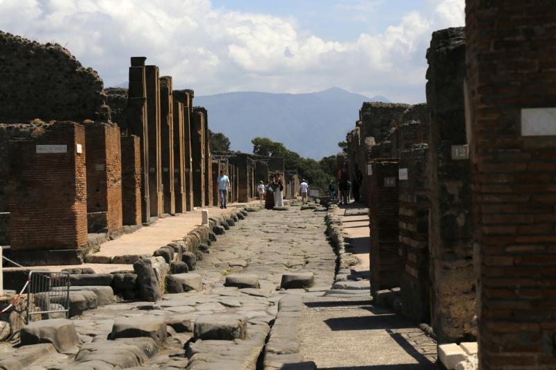 Semi-Private Tour of Pompeii with Priority Access from Sorrento
