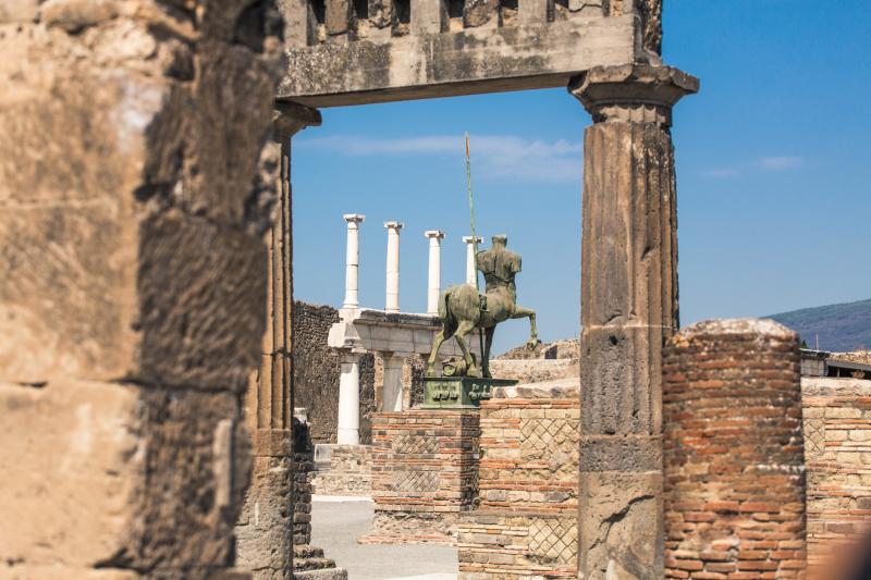 Tour of Pompeii & Sorrento from Naples