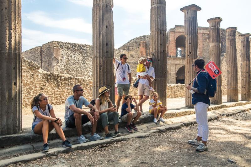 Tour of Pompeii & Sorrento from Naples