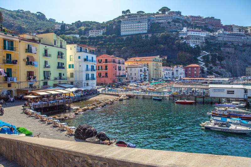 Tour of Pompeii & Sorrento from Naples