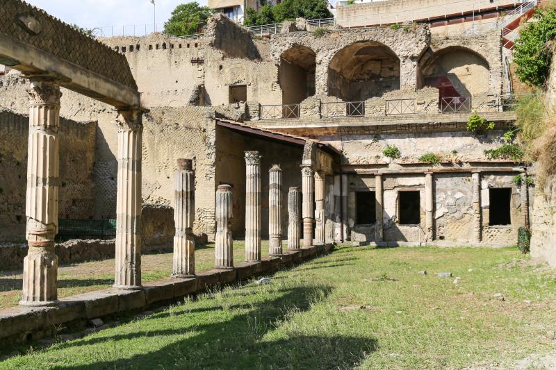 Private Tour of Herculaneum: Guided Walk with Priority Access