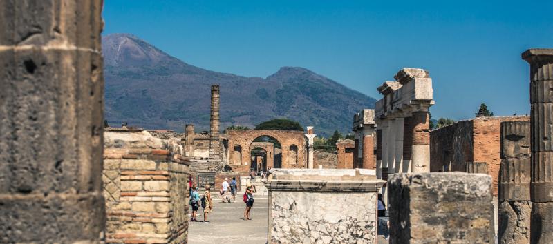 Private Transfer Naples ⇄ Positano and Guided Tour of Pompeii with Priority Access