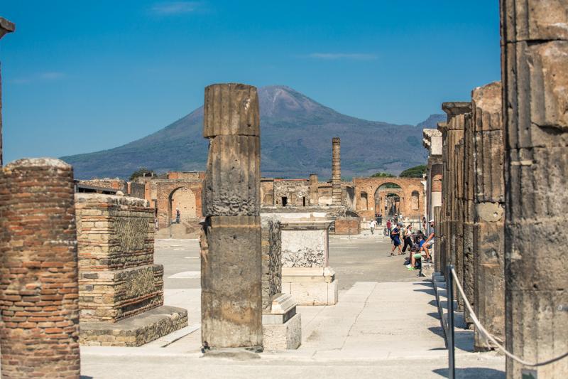 Private Tour of Pompeii with Wine Tasting & Lunch from Amalfi