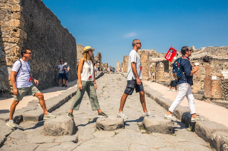 Private Tour of Pompeii with Wine Tasting & Lunch from Amalfi