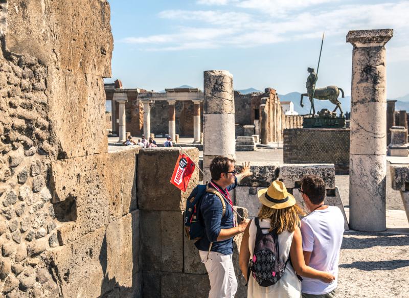 Private Tour of Pompeii with Wine Tasting & Lunch from Amalfi