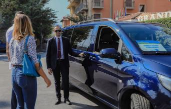Private Transfer Naples ⇄ Sorrento and Guided Tour of Pompeii, Wine Tasting & Lunch