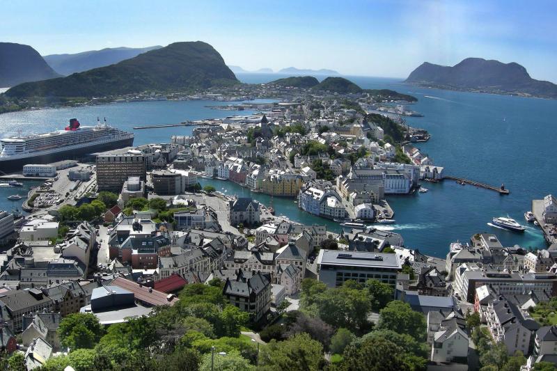 CSS Alesund - 1-Day Hop On Hop Off Bus Tour