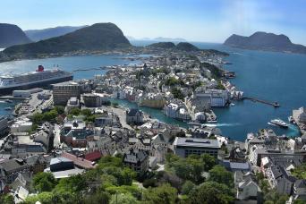 Visite d'une journée d'Alesund en bus à arrêts multiples