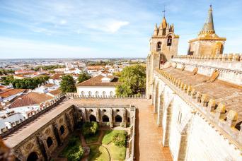 Évora Historical & Alentejo Wine Small Group Tour