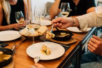 Excursion gastronomique : dégustation des tapas et du vin