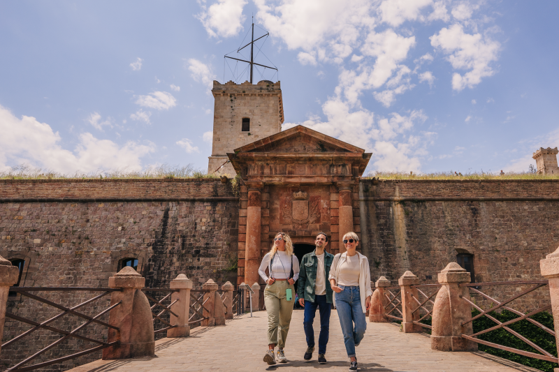 Electric Bike Tour, Boat Ride and Montjuïc Cable Car in Semiprivate - Accommodations in Barcelona