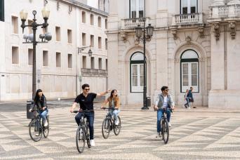 Visite de Lisbonne à 360° : vélo électrique, bateau et hélicoptère