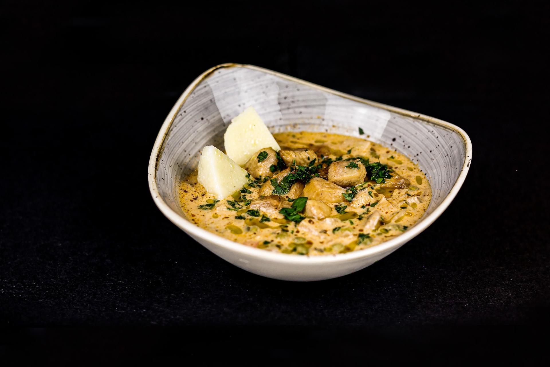 3-Hour Danube Cruise Budapest 6 Course Dinner with Folklore and Operetta Show