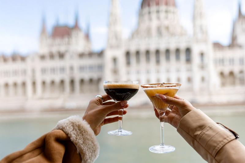 Cruzeiro de Coquetel ao Pôr do Sol - Acomodações em Budapeste