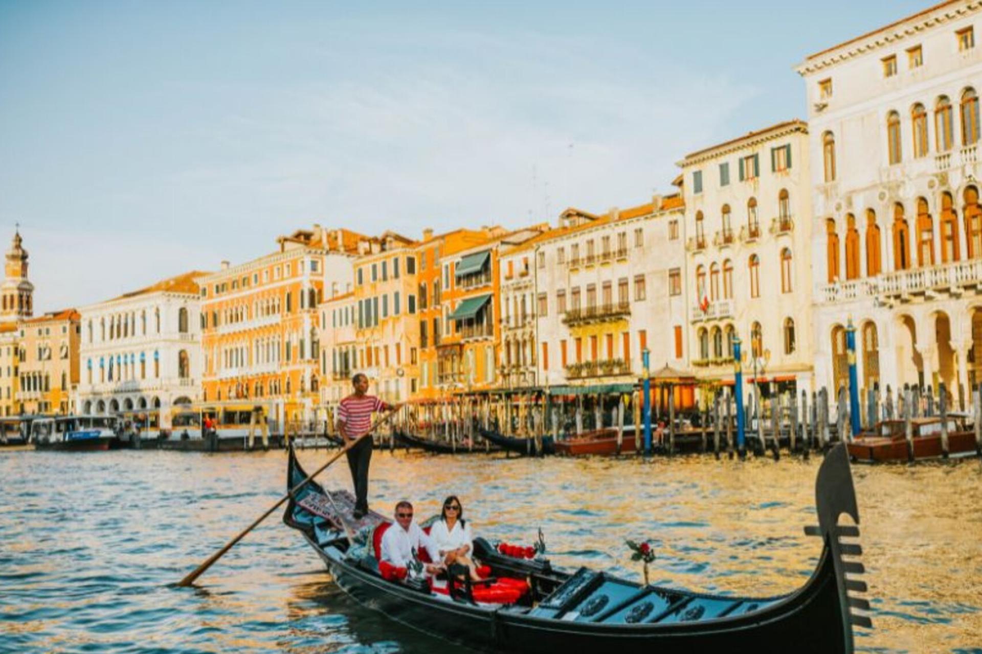 1-Day Venice Walking Tour Gondola Ride | English Only