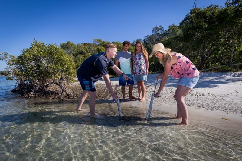 bush-tucker-and-crab-catching-adventure-cruise-2