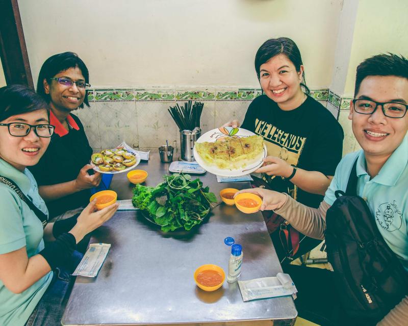 street-food-by-motorbike-tour-classic-tour-sma-3