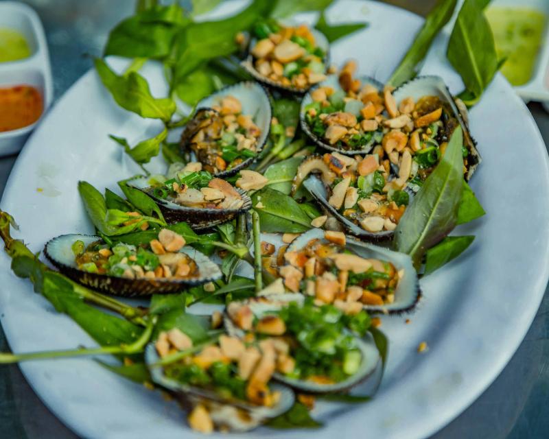 street-food-by-motorbike-tour-classic-tour-pri-3